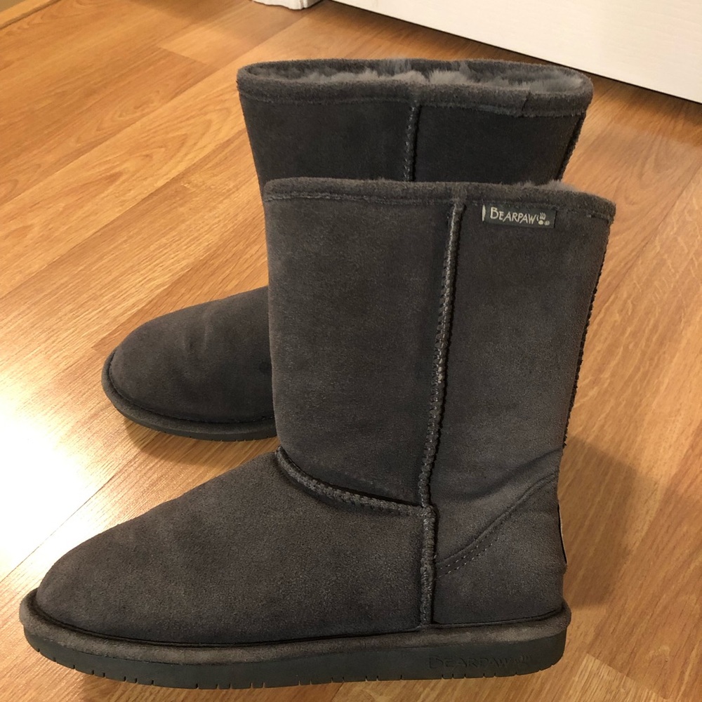 Gray BEARPAW boots - size 8